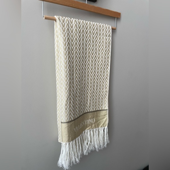 Valentino V Logo Stole/Shawl - Valentino at Atlantis the Royal - Picture 2 of 9